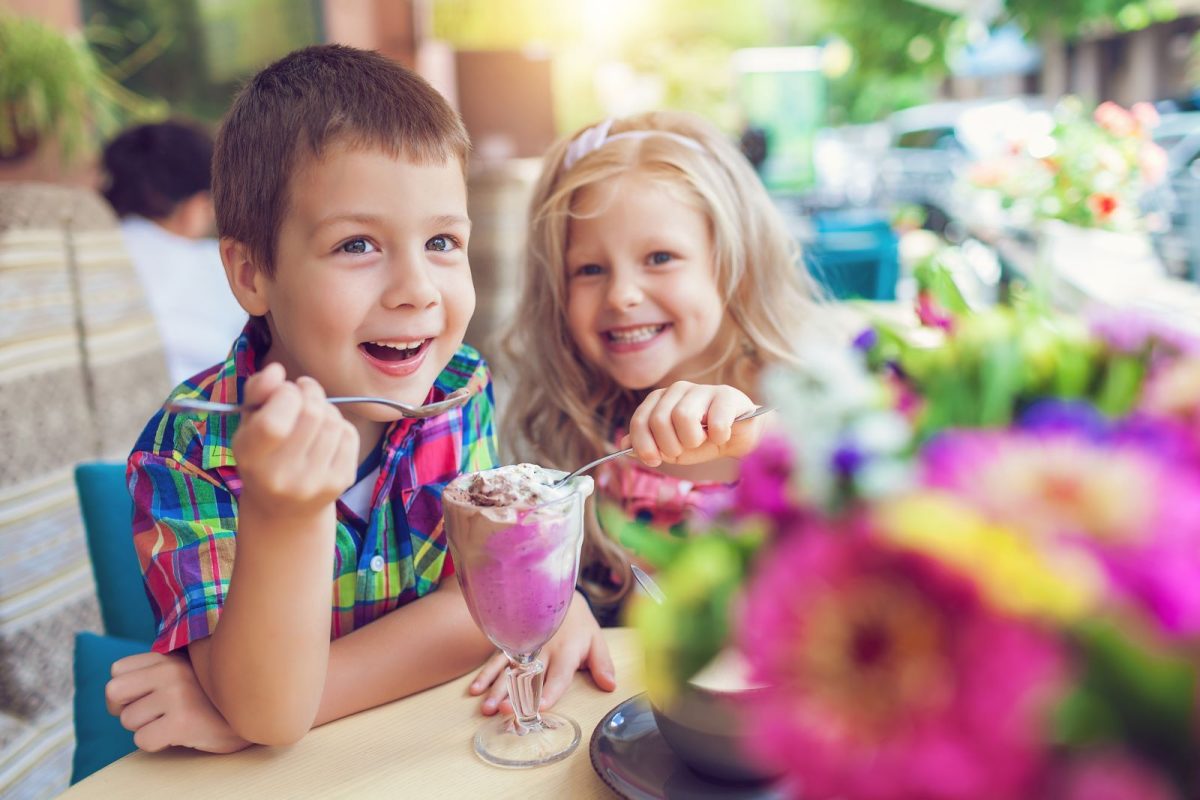 kids sharing an ice cream sundae